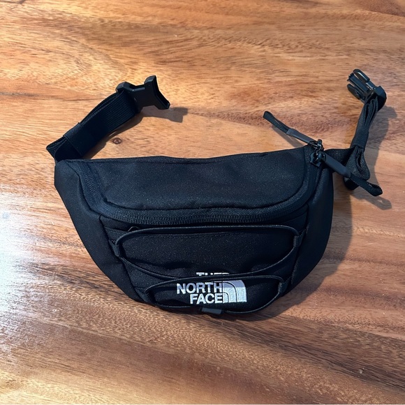 NWT The North Face Black and White Fanny Pack Jester Lumbar Crossbody Bag - Picture 1 of 5
